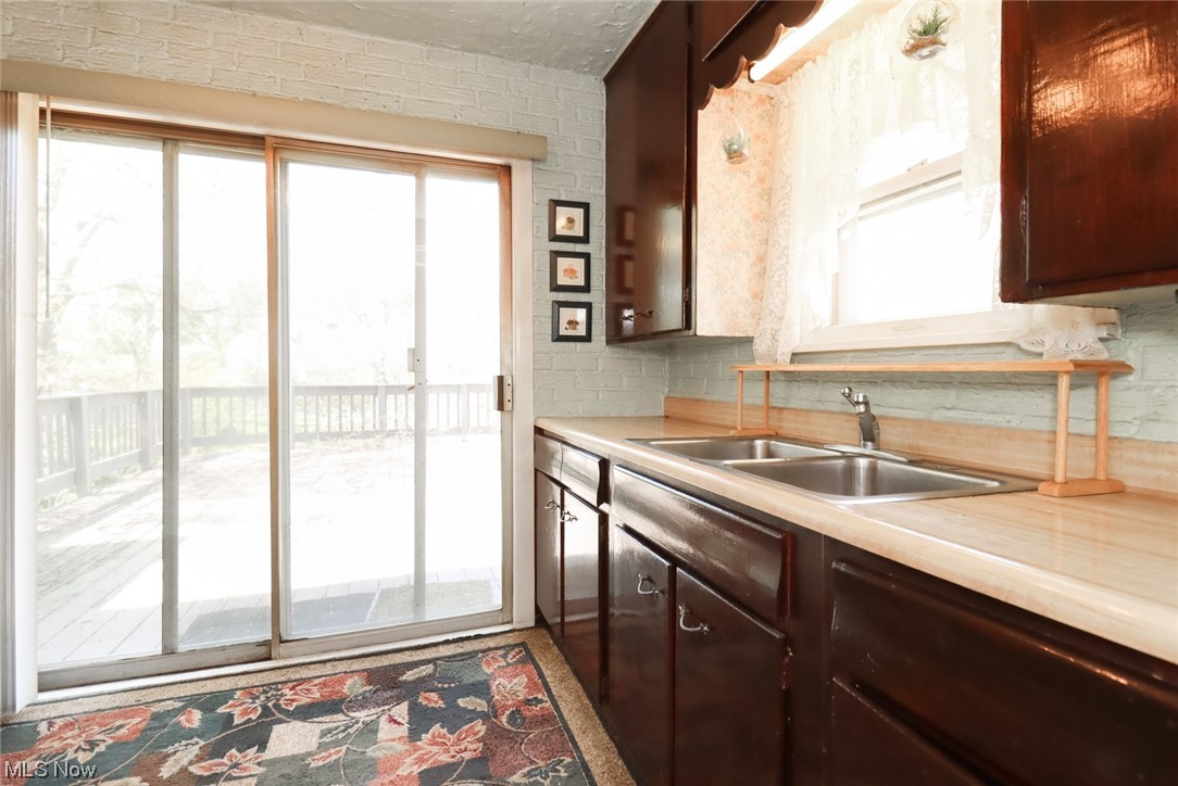 1576 Maplegrove Road Cleveland, OH 44121 - Photo 10 of 25