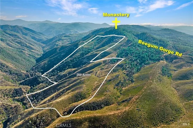 a view of a tennis court