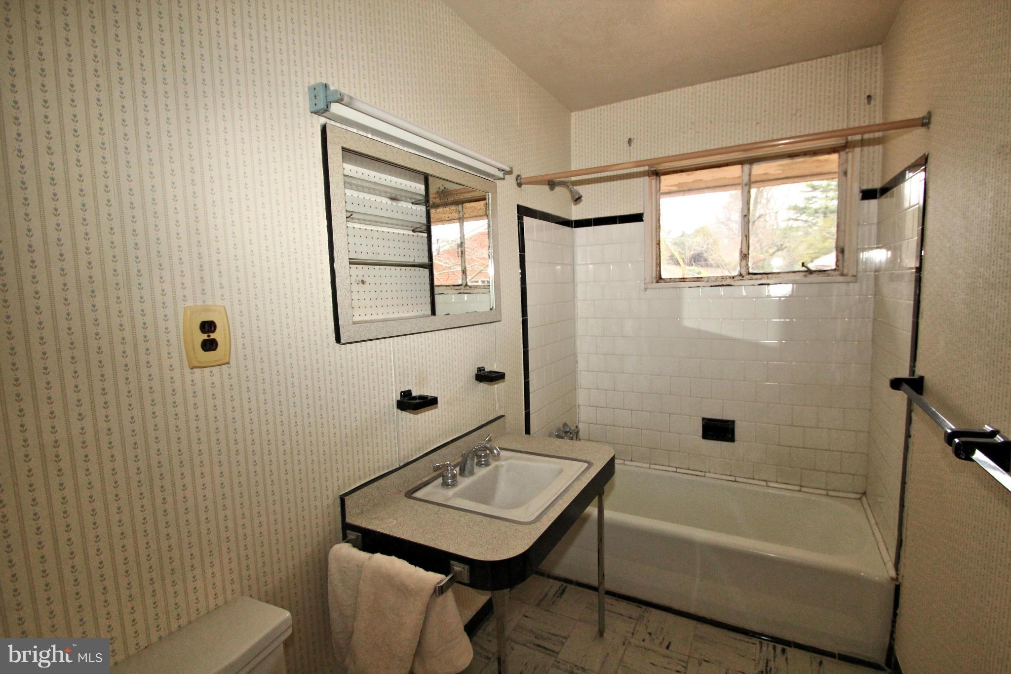 4108 Braddock Road Alexandria, VA 22312 - Photo 22 of 22 Bath