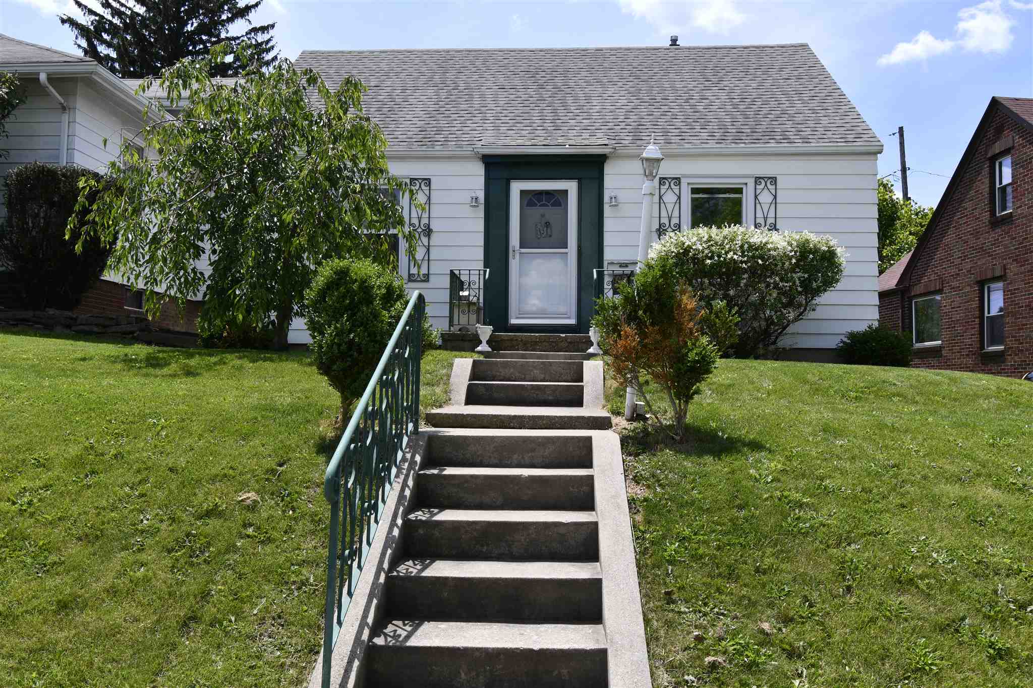1515 Cherokee Road Fort Wayne, IN 46808 - Photo 1 of 32