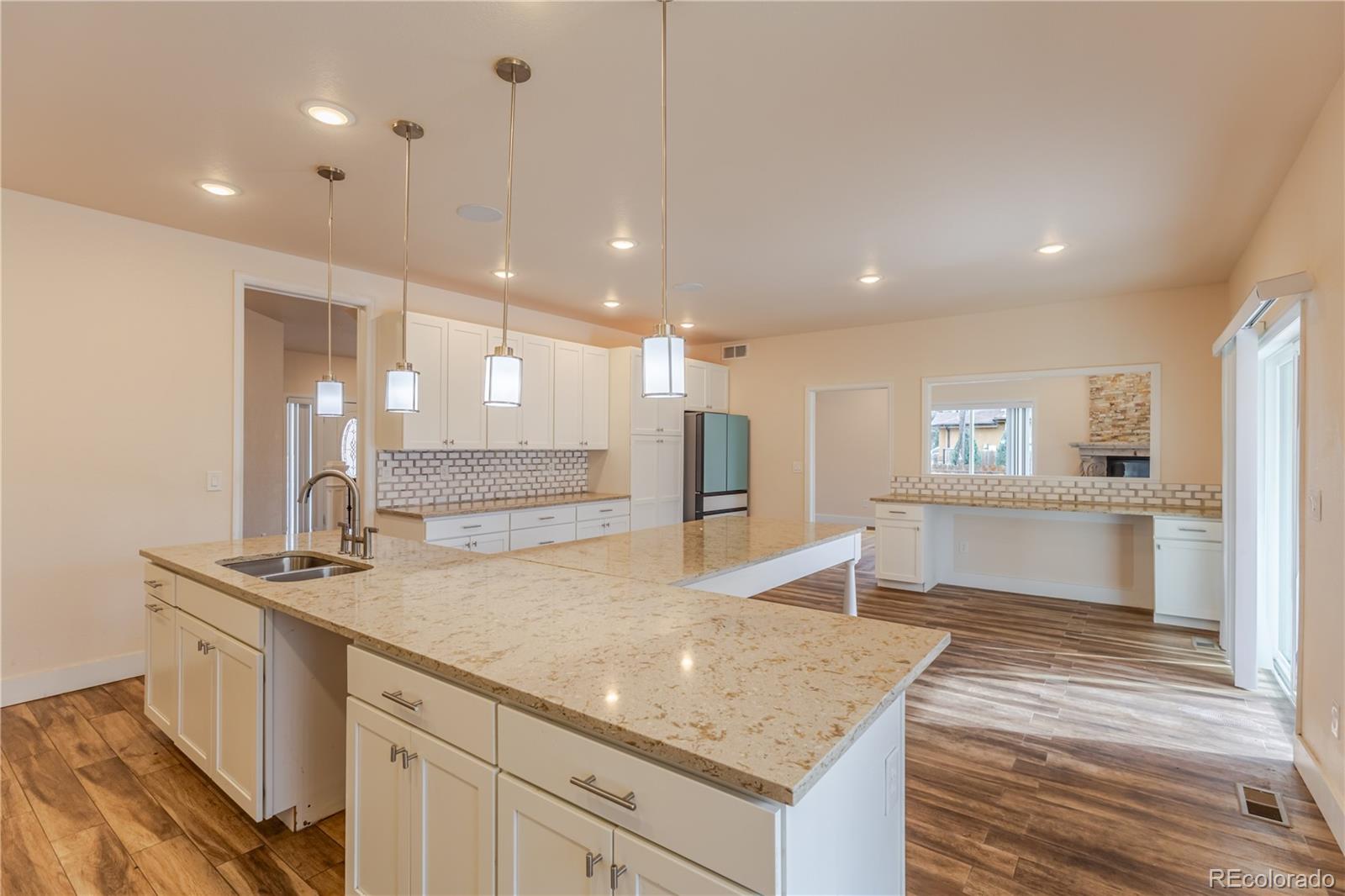 995 South Locust Street Denver, CO 80224 - Photo 10 of 46