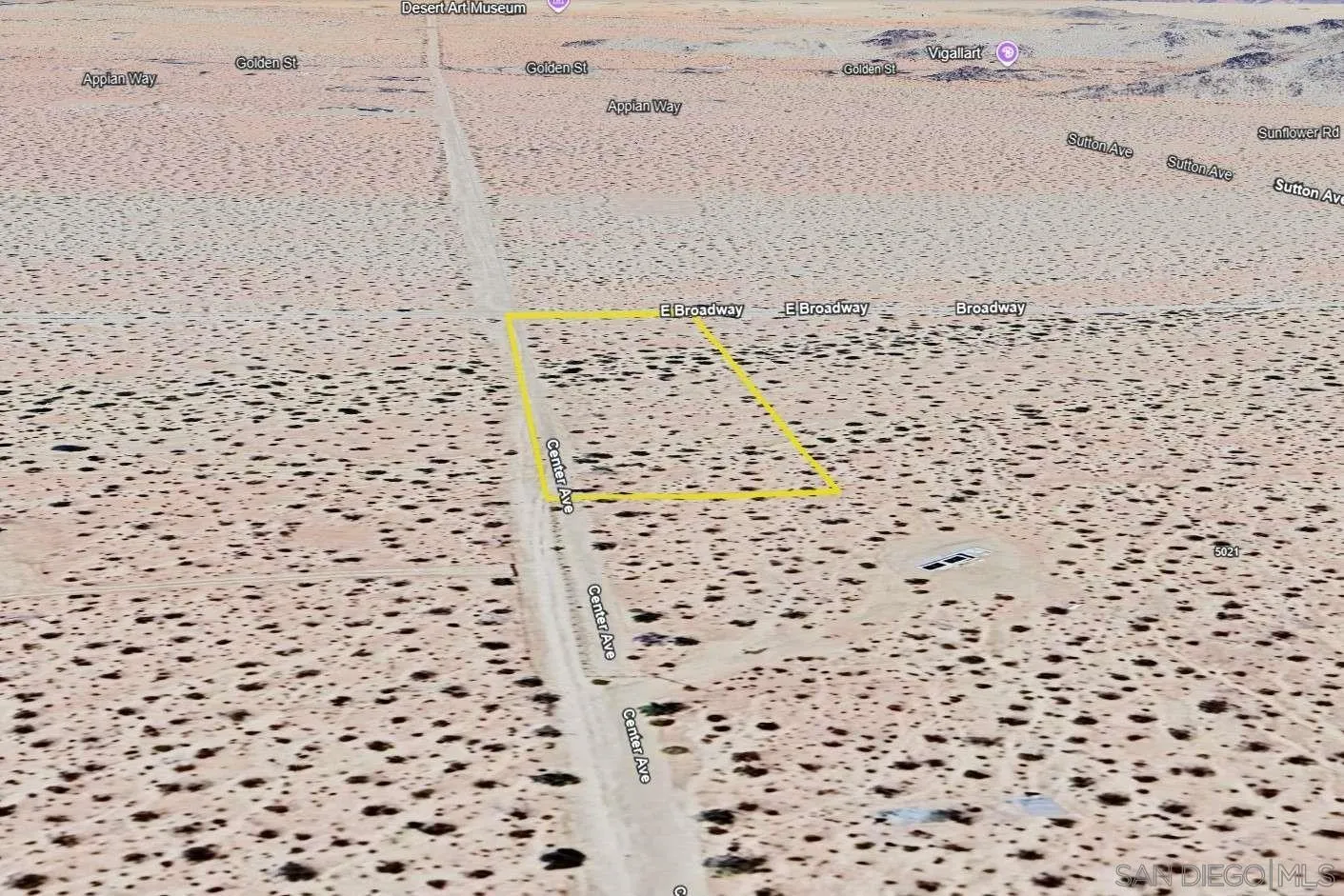 0 Center Avenue, Unit 1 Joshua Tree, CA 92252 - Photo 38 of 43 a bathroom with a shower curtain