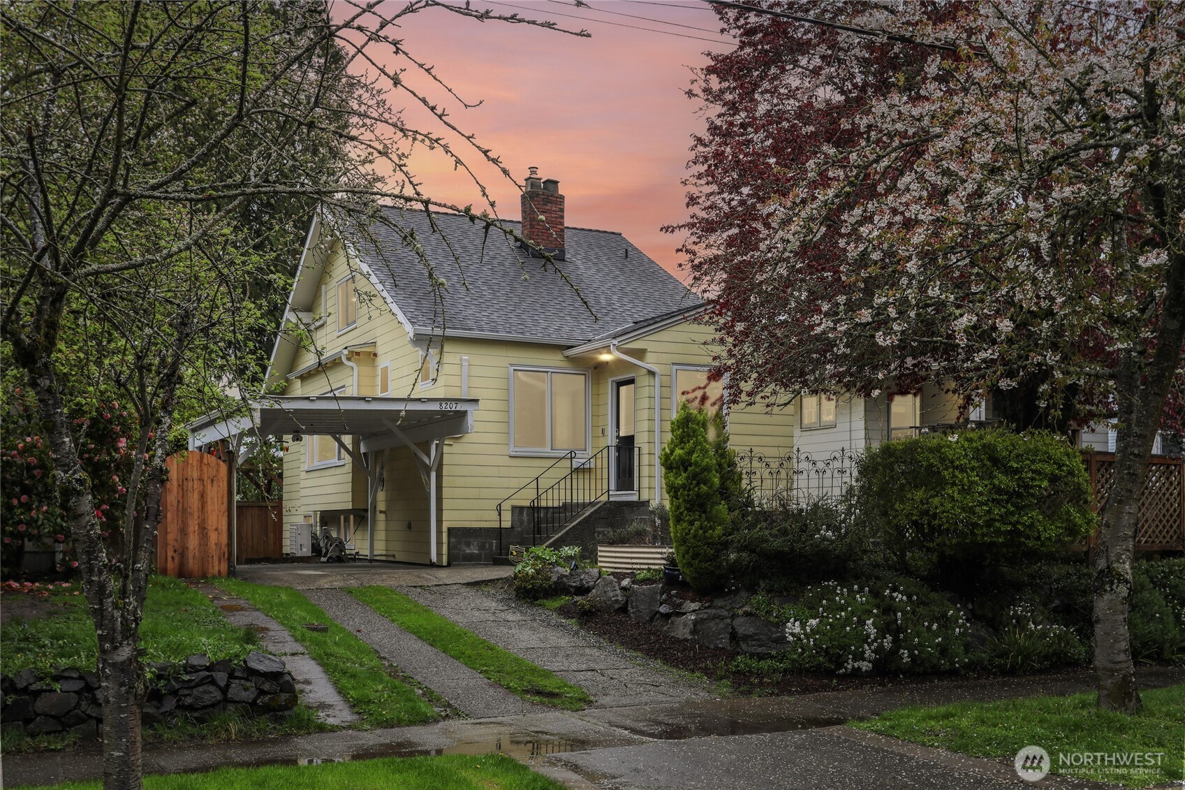 8207 Meridian Avenue North Seattle, WA 98103 - Photo 33 of 34 a front view of a house with garden