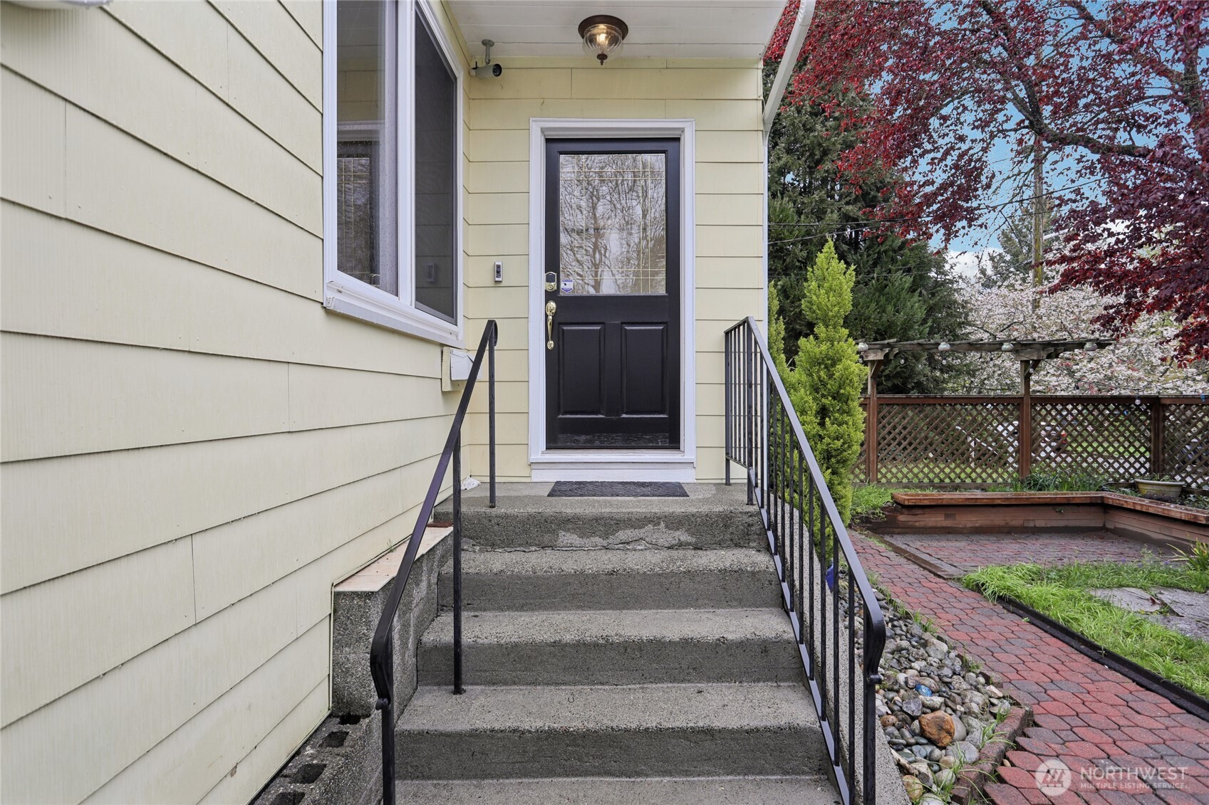 8207 Meridian Avenue North Seattle, WA 98103 - Photo 4 of 34 a view of entryway with a front door