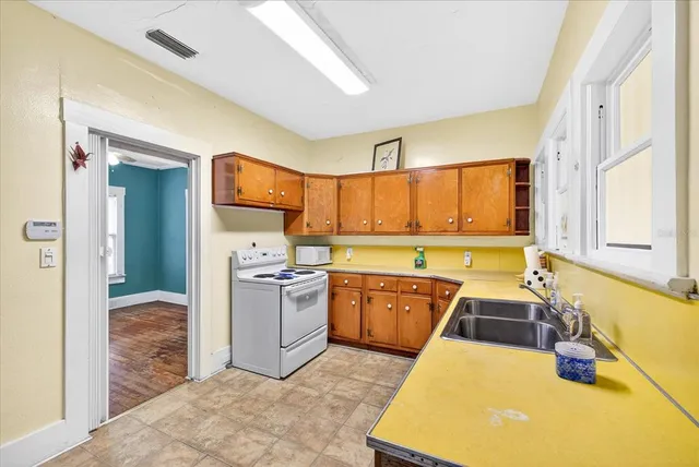 $375,000 | 1019 10th Avenue West, Bradenton, FL 34205