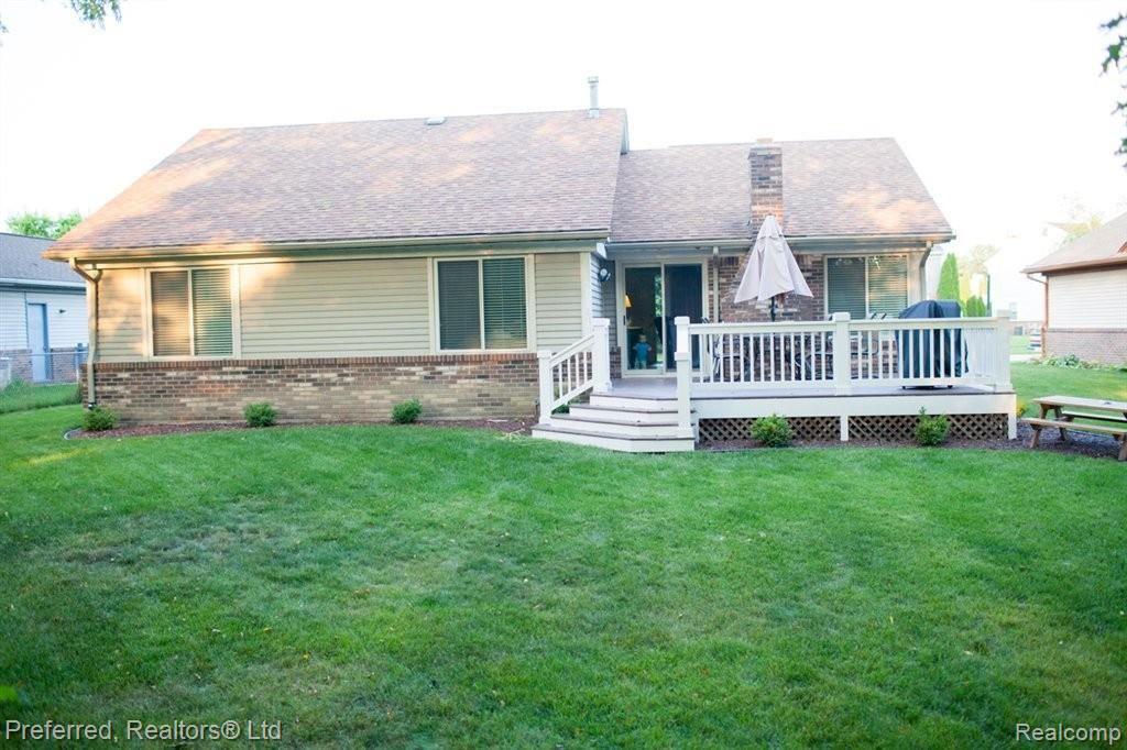 2652 Brookhaven Road Canton, MI 48188 - Photo 25 of 25 Deck.jpg