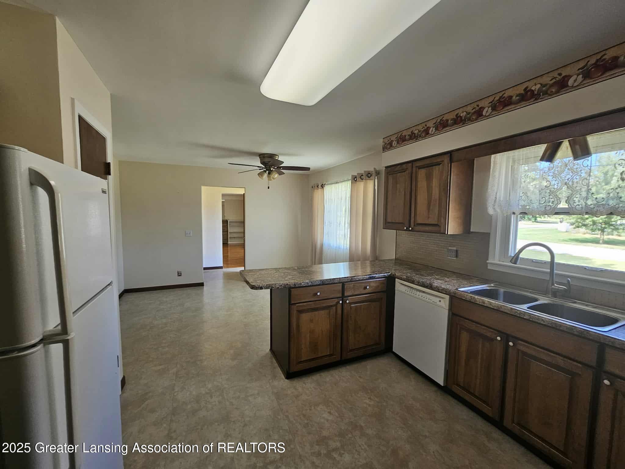 101 Rancho Street Eaton Rapids, MI 48827 - Photo 14 of 34 Kitchen & Dining
