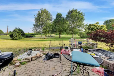 $435,000 | 1669 Montclair Drive, Elgin, IL 60123