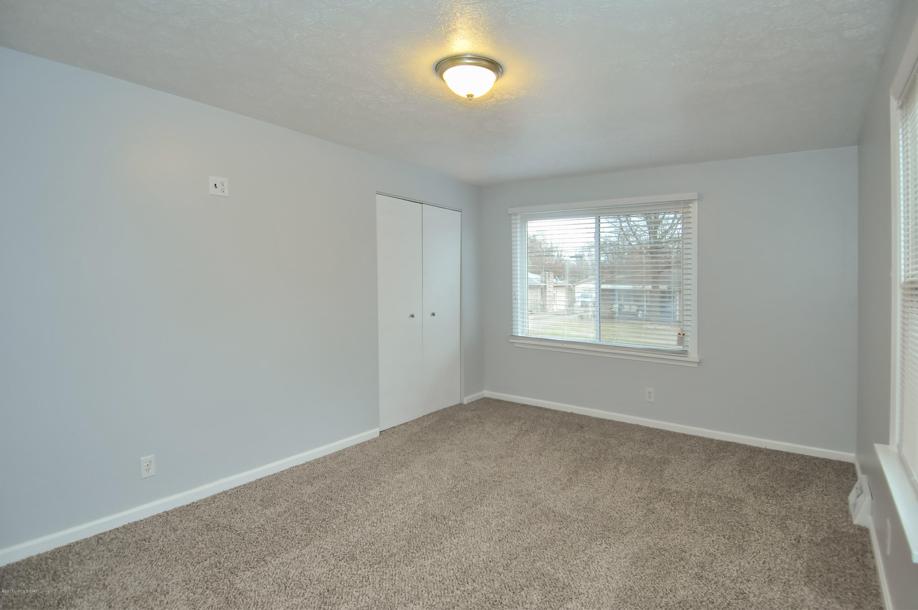 7914 Bluebonnet Road Louisville, KY 40258 - Photo 17 of 33 7419BluebonnetRd-17