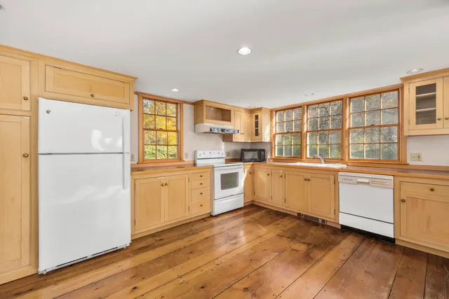 $450,000 | 2561 Atlantic Highway, Lincolnville, ME 04849