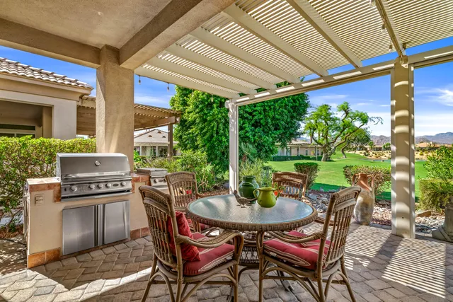 a view of an outdoor space