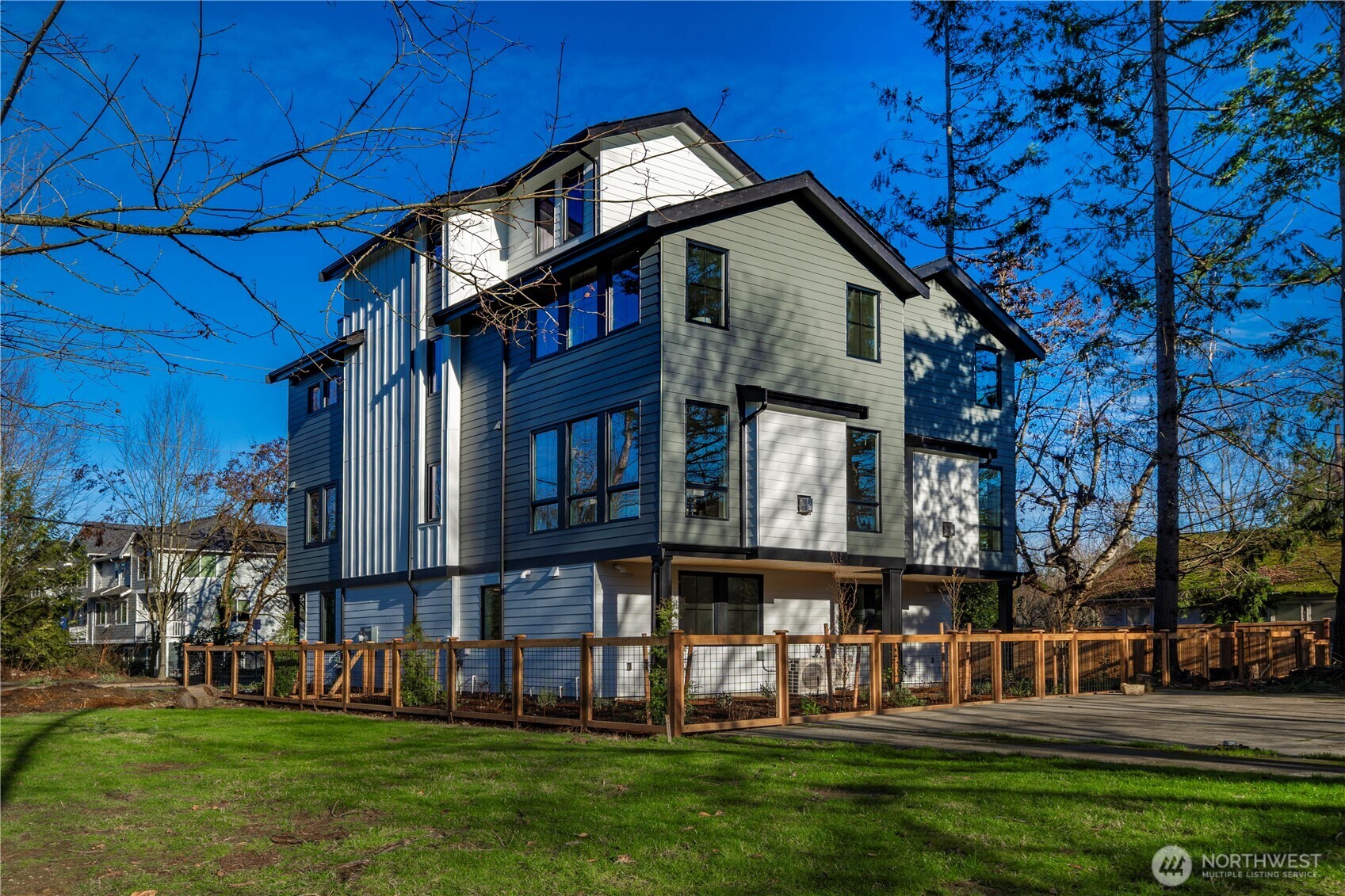 539 Northwest Juniper Street Issaquah, WA 98027 - Photo 2 of 40