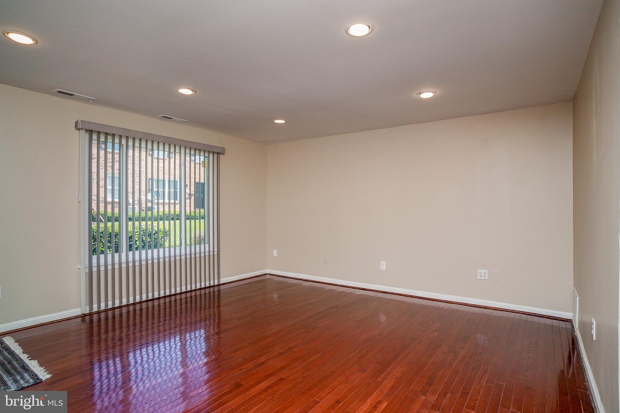 1835 Addison Road South District Heights, MD 20747 - Photo 6 of 26 Living Room