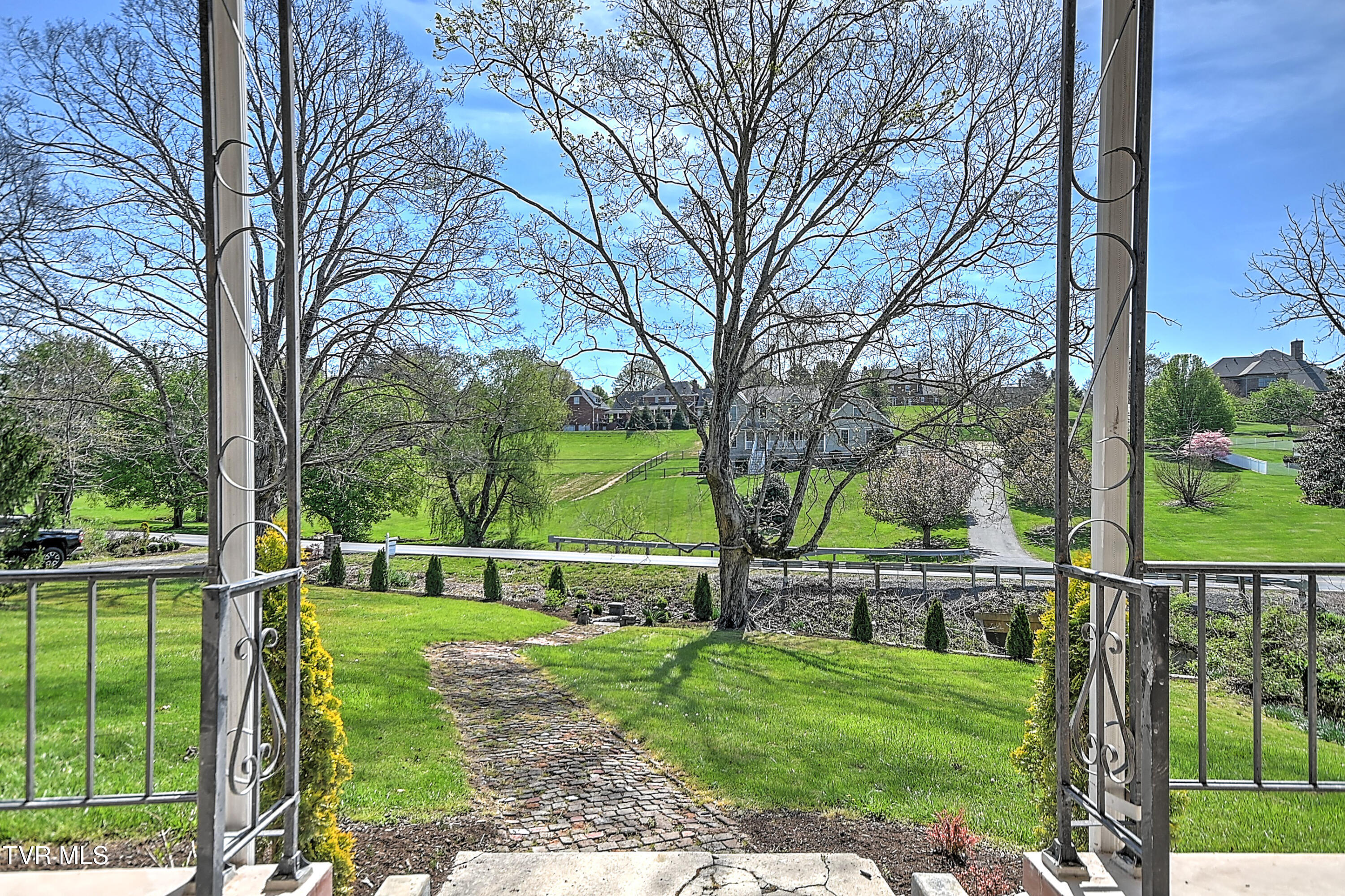 2061 King College Road Bristol, TN 37620 - Photo 11 of 80 2061 King College DB-12