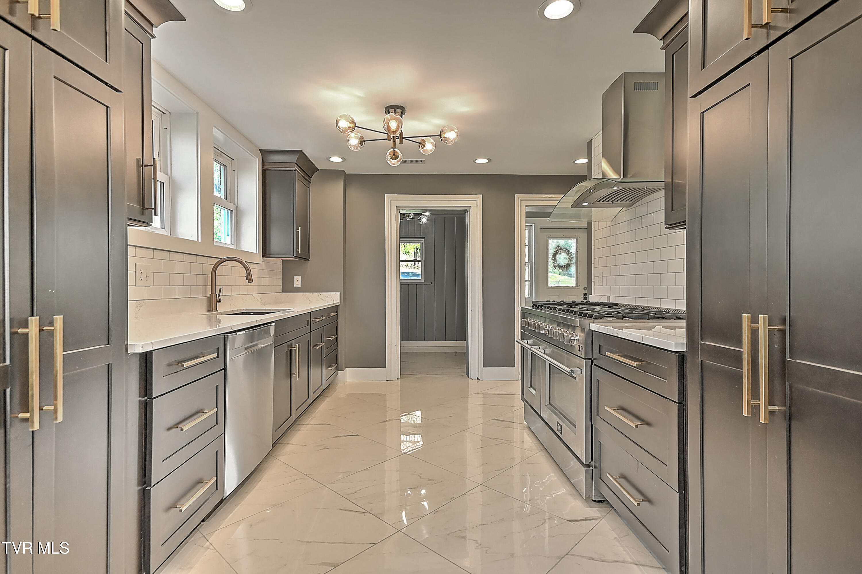 2061 King College Road Bristol, TN 37620 - Photo 29 of 80 2061 King College DB-30