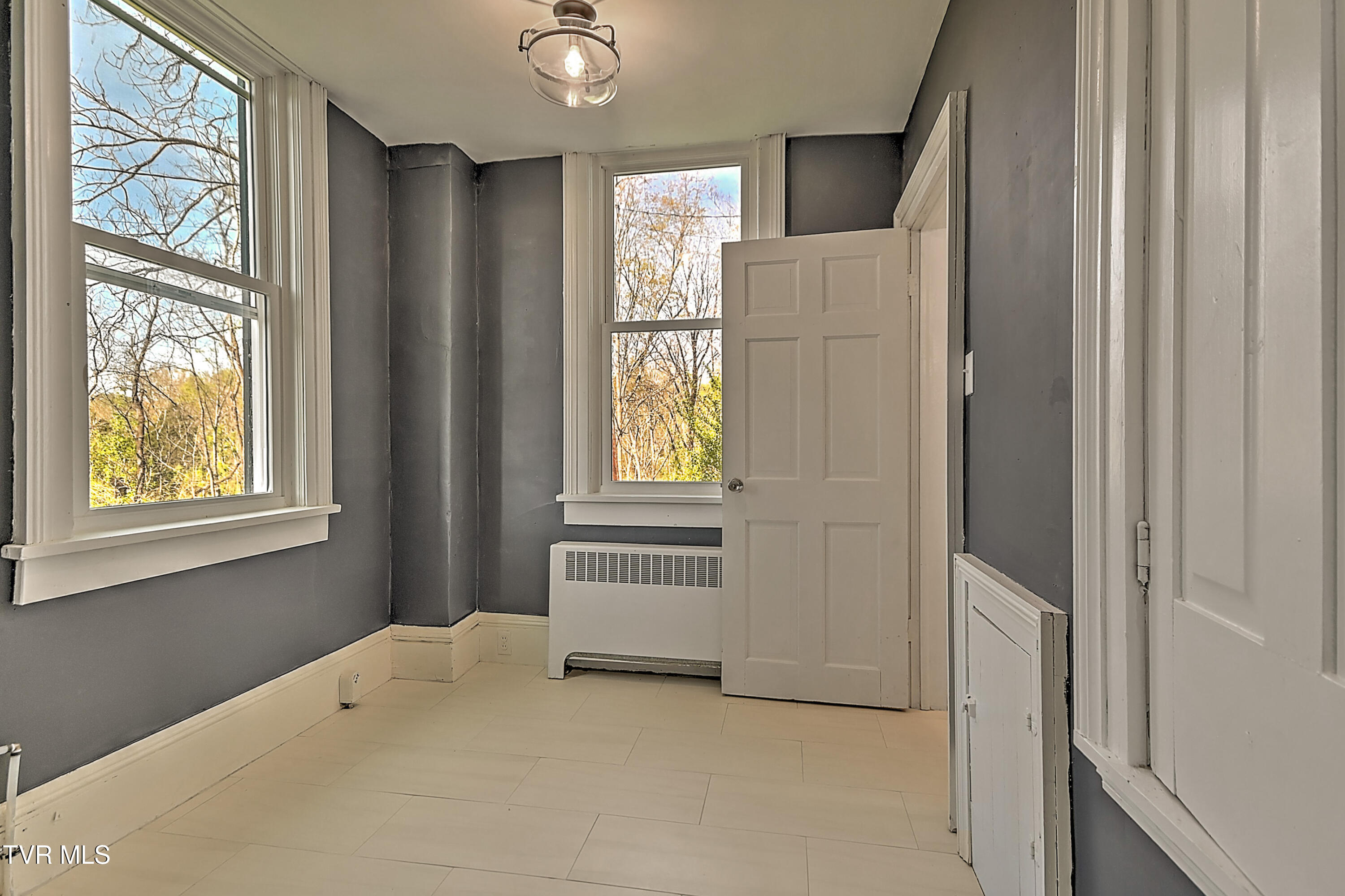 2061 King College Road Bristol, TN 37620 - Photo 35 of 80 2061 King College DB-36