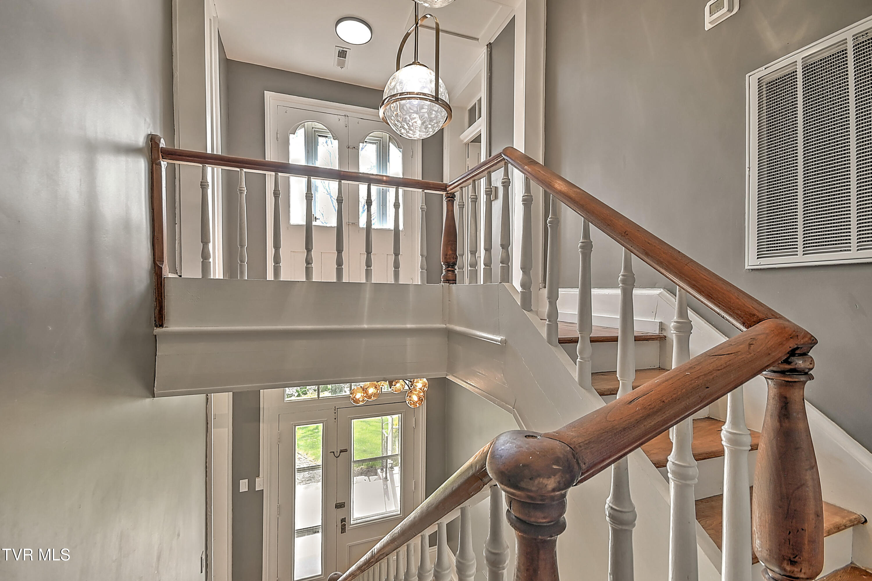 2061 King College Road Bristol, TN 37620 - Photo 39 of 80 2061 King College DB-40