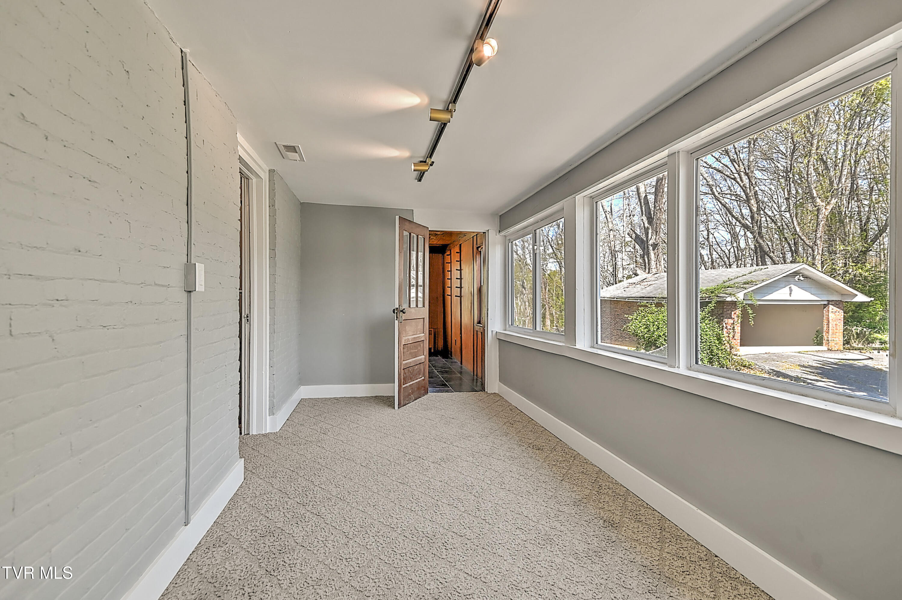 2061 King College Road Bristol, TN 37620 - Photo 45 of 80 2061 King College DB-46