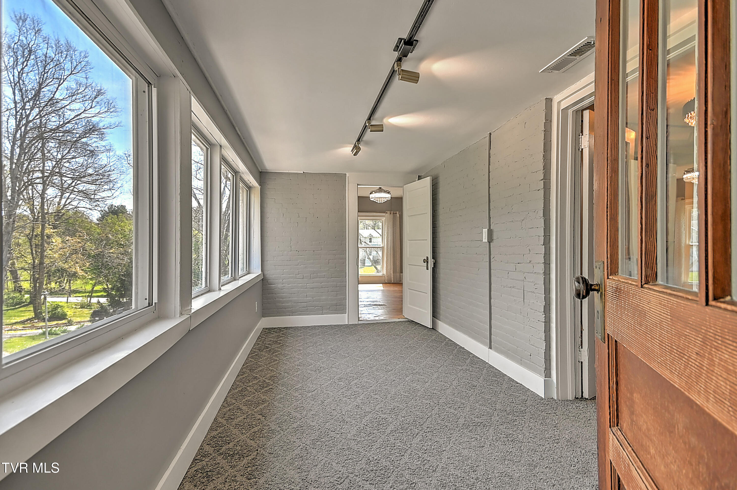 2061 King College Road Bristol, TN 37620 - Photo 46 of 80 2061 King College DB-47