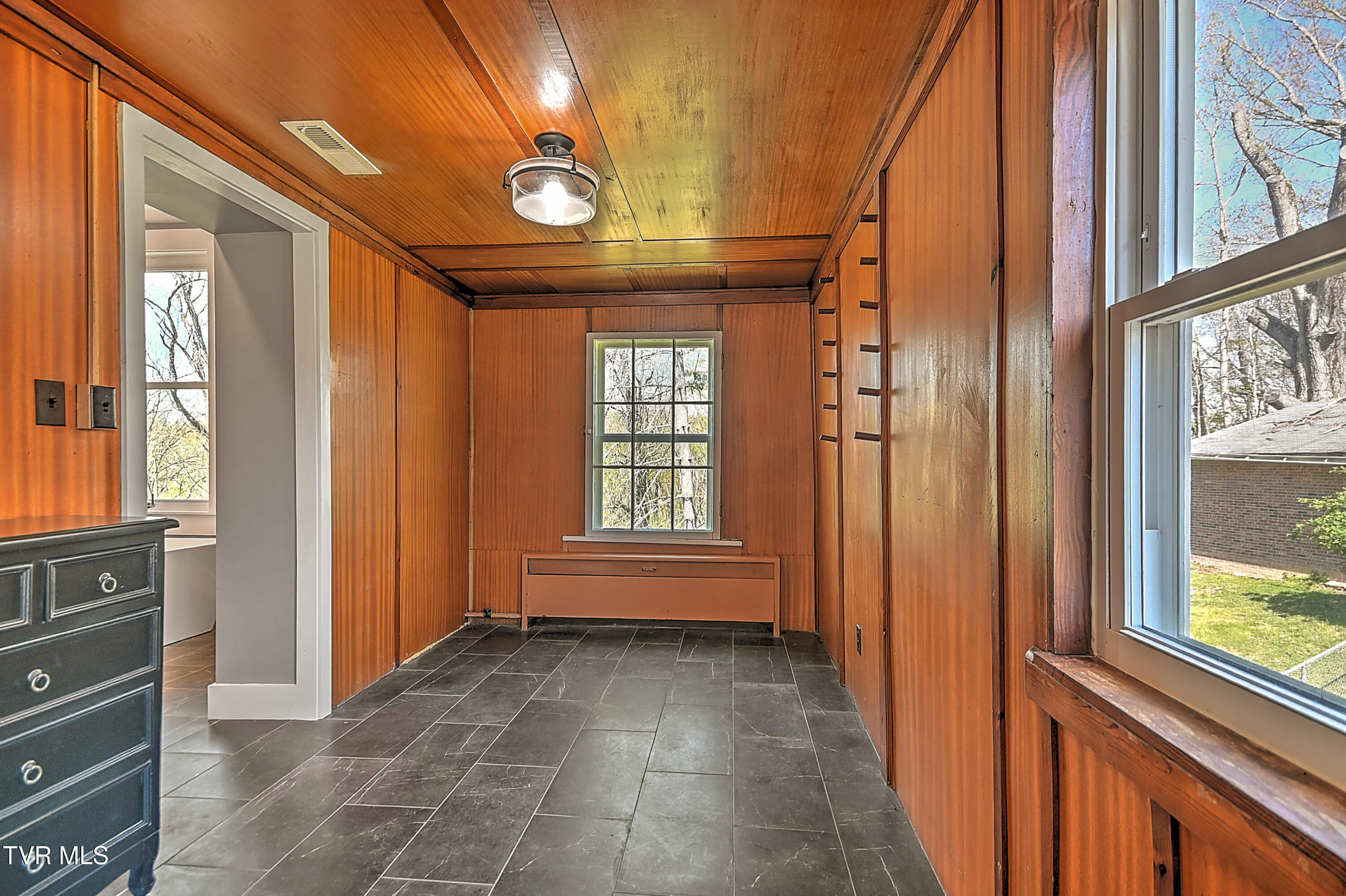 2061 King College Road Bristol, TN 37620 - Photo 47 of 80 2061 King College DB-48