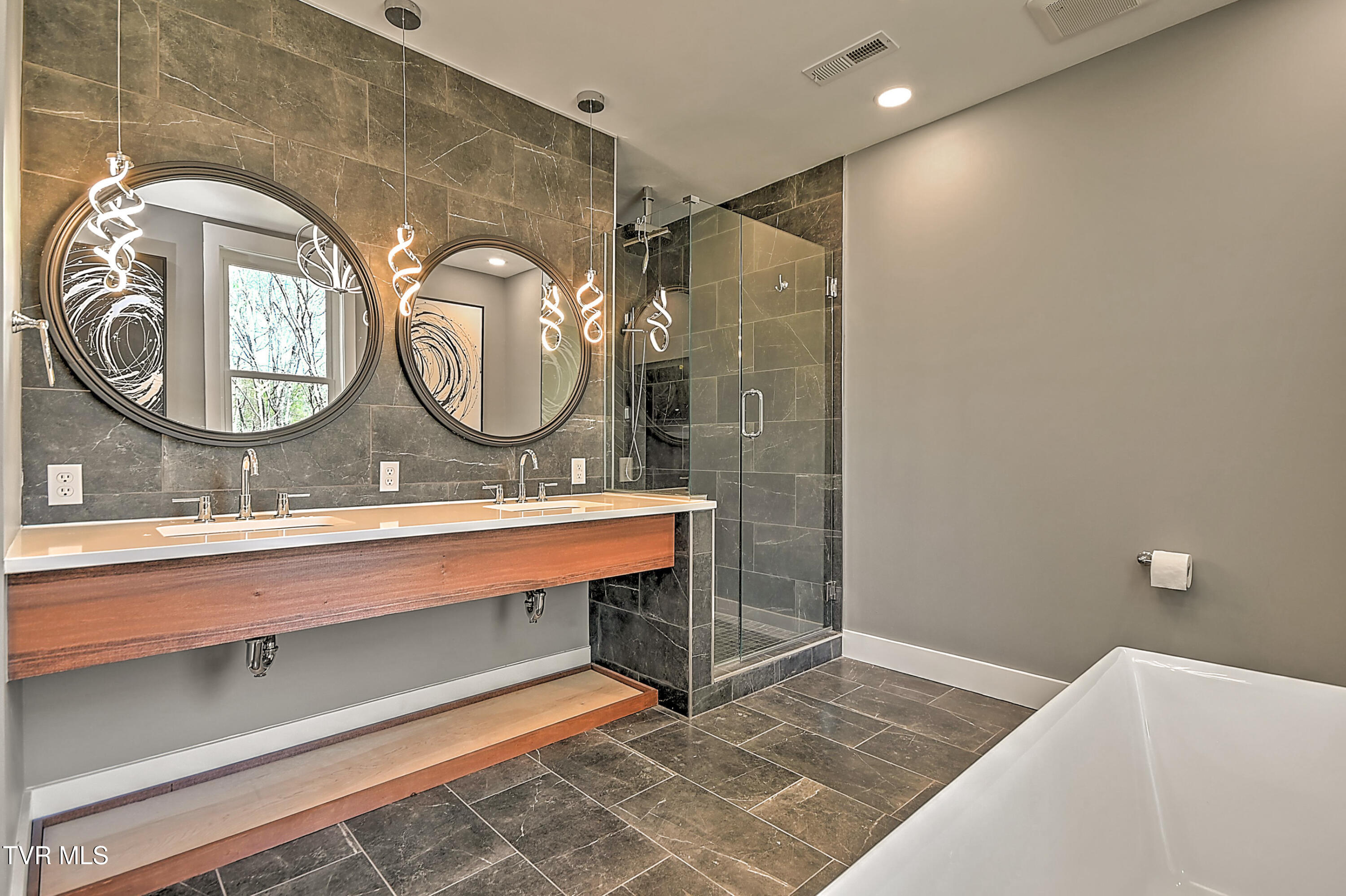 2061 King College Road Bristol, TN 37620 - Photo 49 of 80 2061 King College DB-50