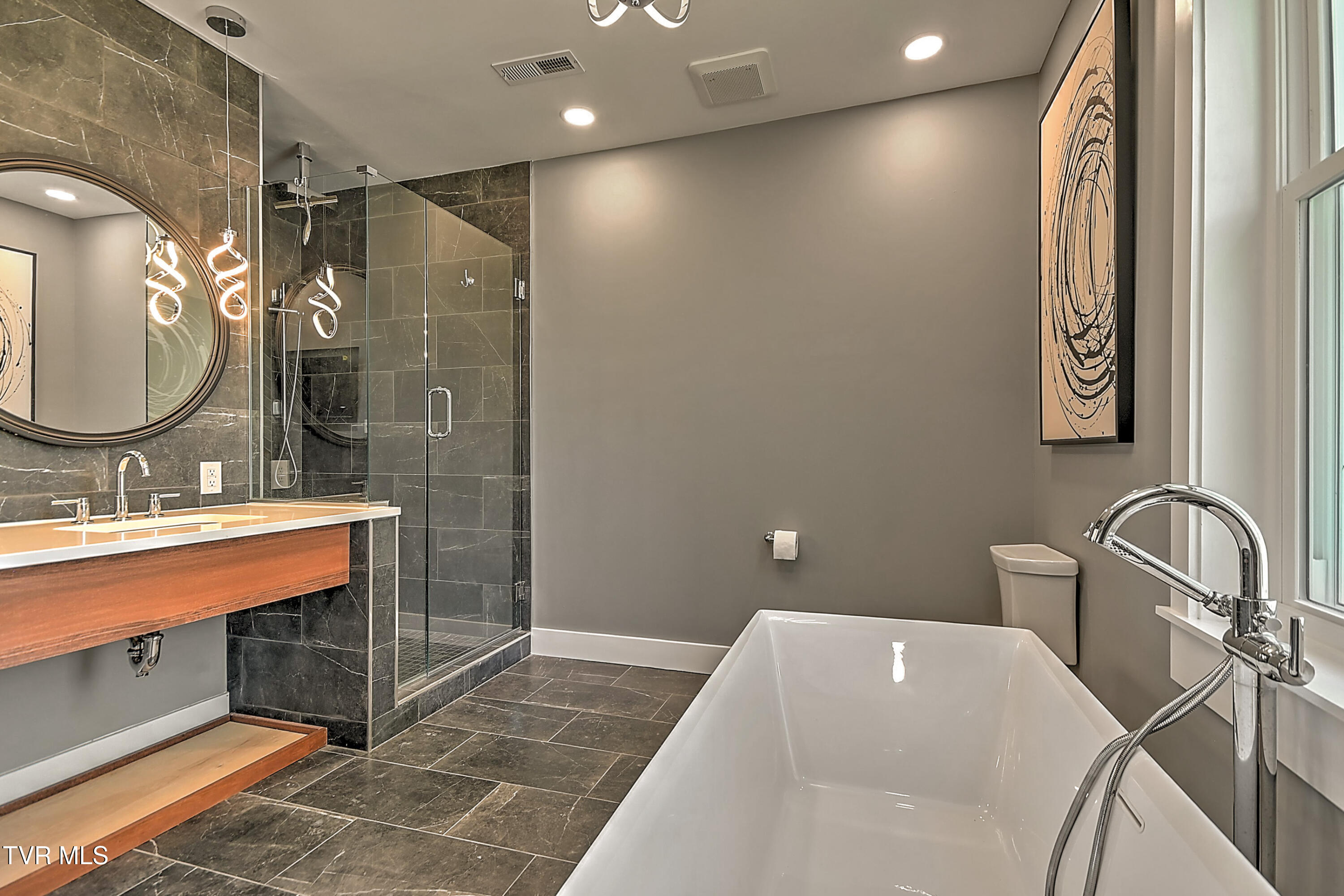 2061 King College Road Bristol, TN 37620 - Photo 50 of 80 2061 King College DB-51