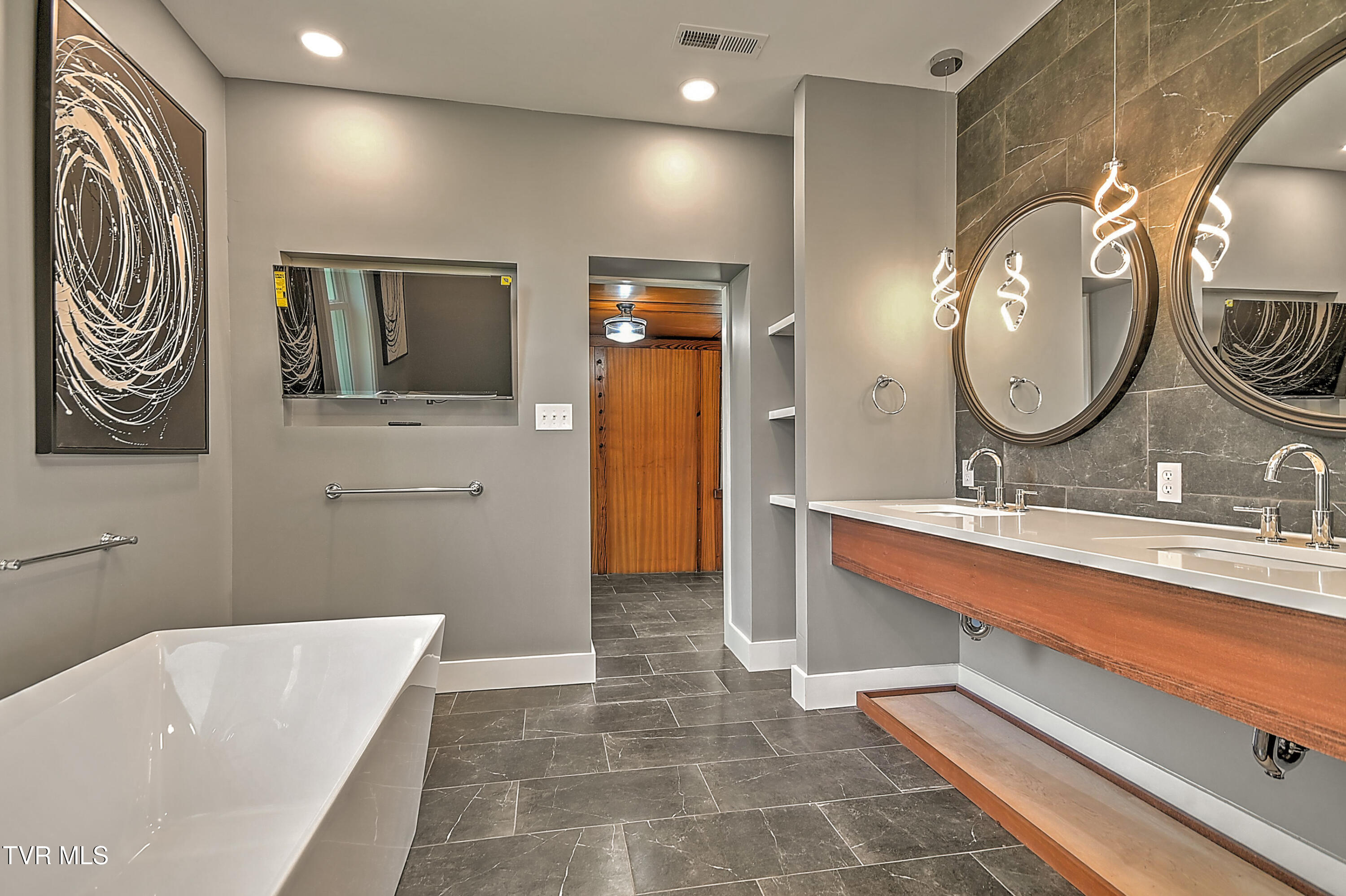 2061 King College Road Bristol, TN 37620 - Photo 51 of 80 2061 King College DB-52