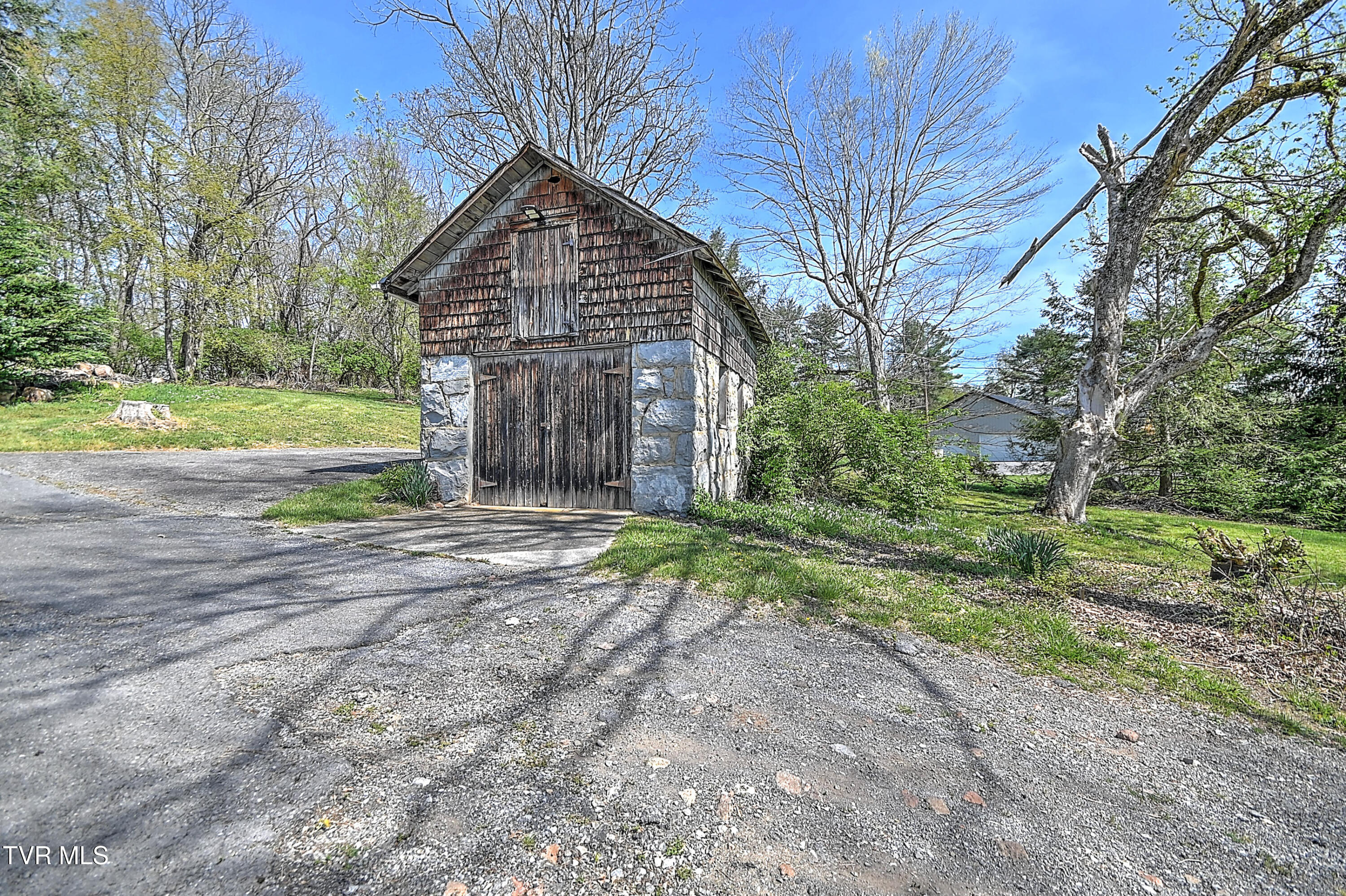 2061 King College Road Bristol, TN 37620 - Photo 64 of 80 2061 King College DB-65