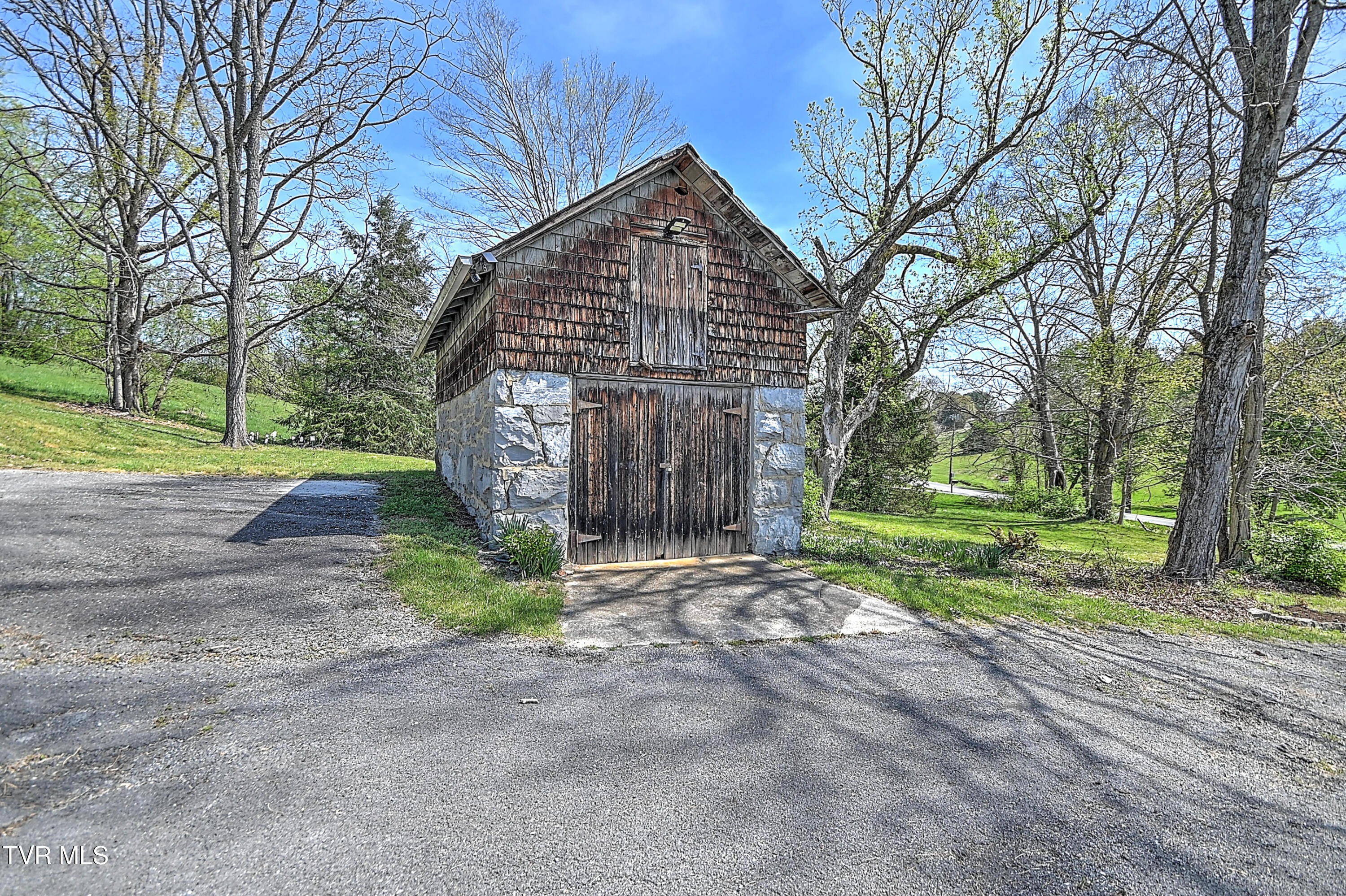 2061 King College Road Bristol, TN 37620 - Photo 65 of 80 2061 King College DB-66