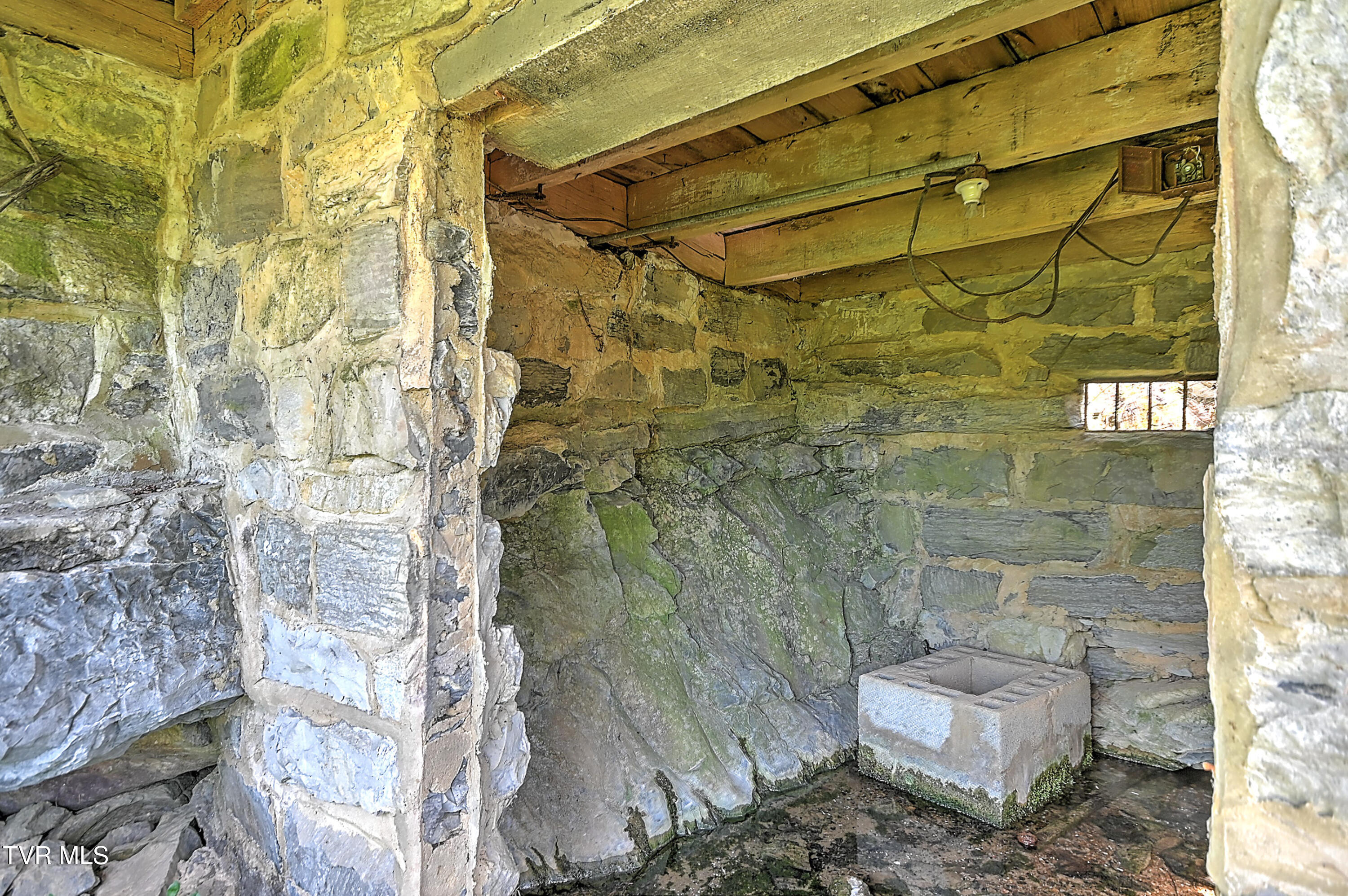 2061 King College Road Bristol, TN 37620 - Photo 74 of 80 2061 King College DB-75