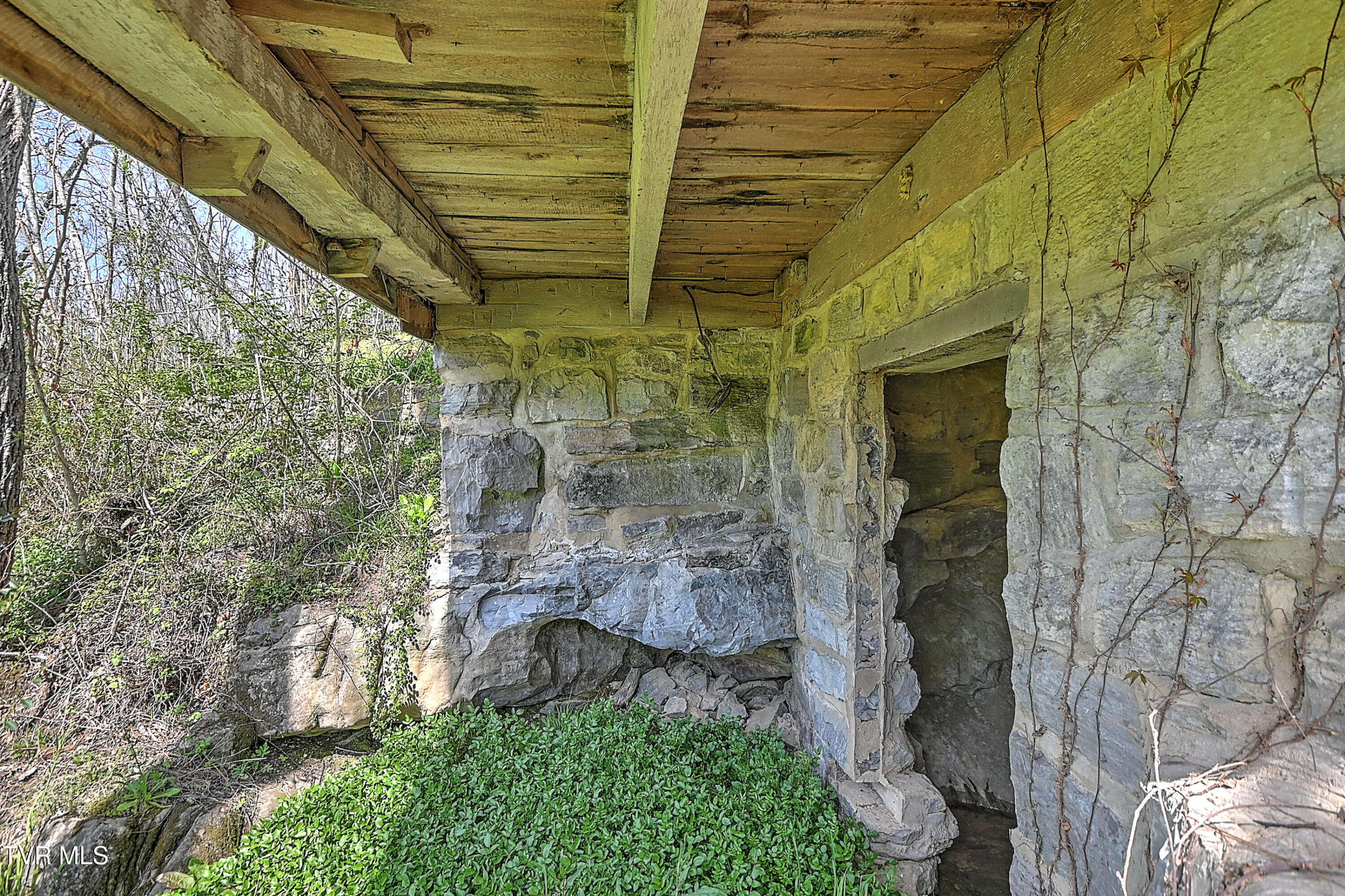 2061 King College Road Bristol, TN 37620 - Photo 75 of 80 2061 King College DB-76