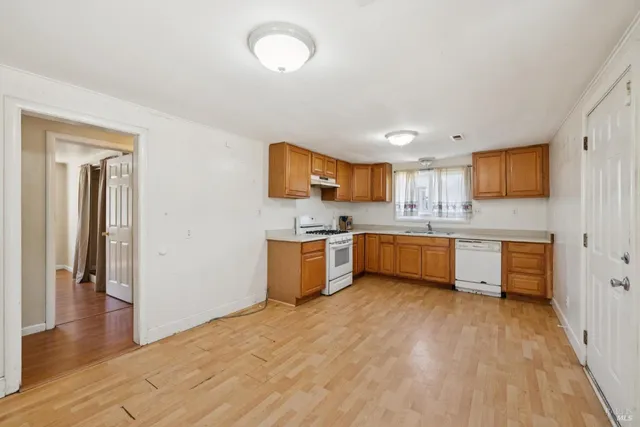 $695,000 | 666 Brittain Lane, Santa Rosa, CA 95407