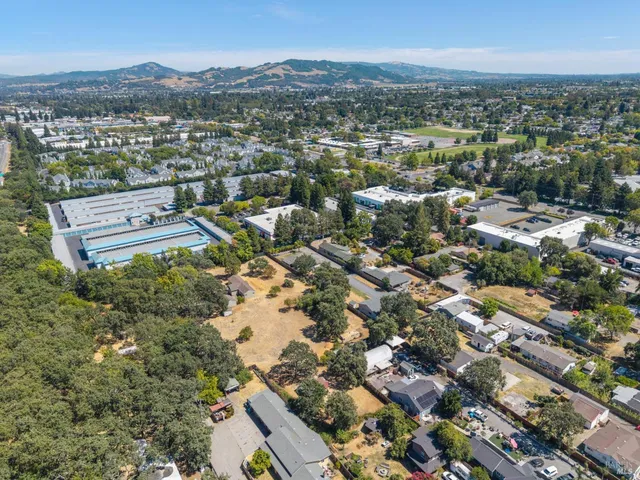 $695,000 | 666 Brittain Lane, Santa Rosa, CA 95407