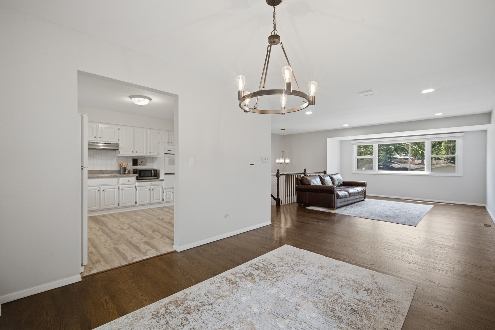 254 Dunbar Road Mundelein, IL 60060 - Photo 3 of 20