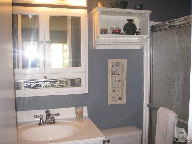 13343 Laurelhurst Road Moorpark, CA 93021 - Photo 25 of 36 a bathroom with a sink mirror and toilet
