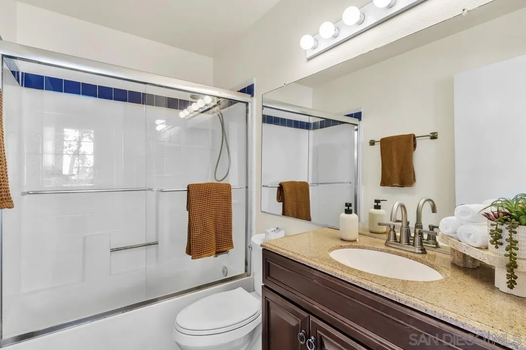 320 Ferrara Way Vista, CA 92083 - Photo 17 of 28