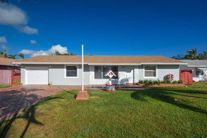 1071 Oleander Road Lake Worth, FL 33462 - Photo 1 of 32 Front 1