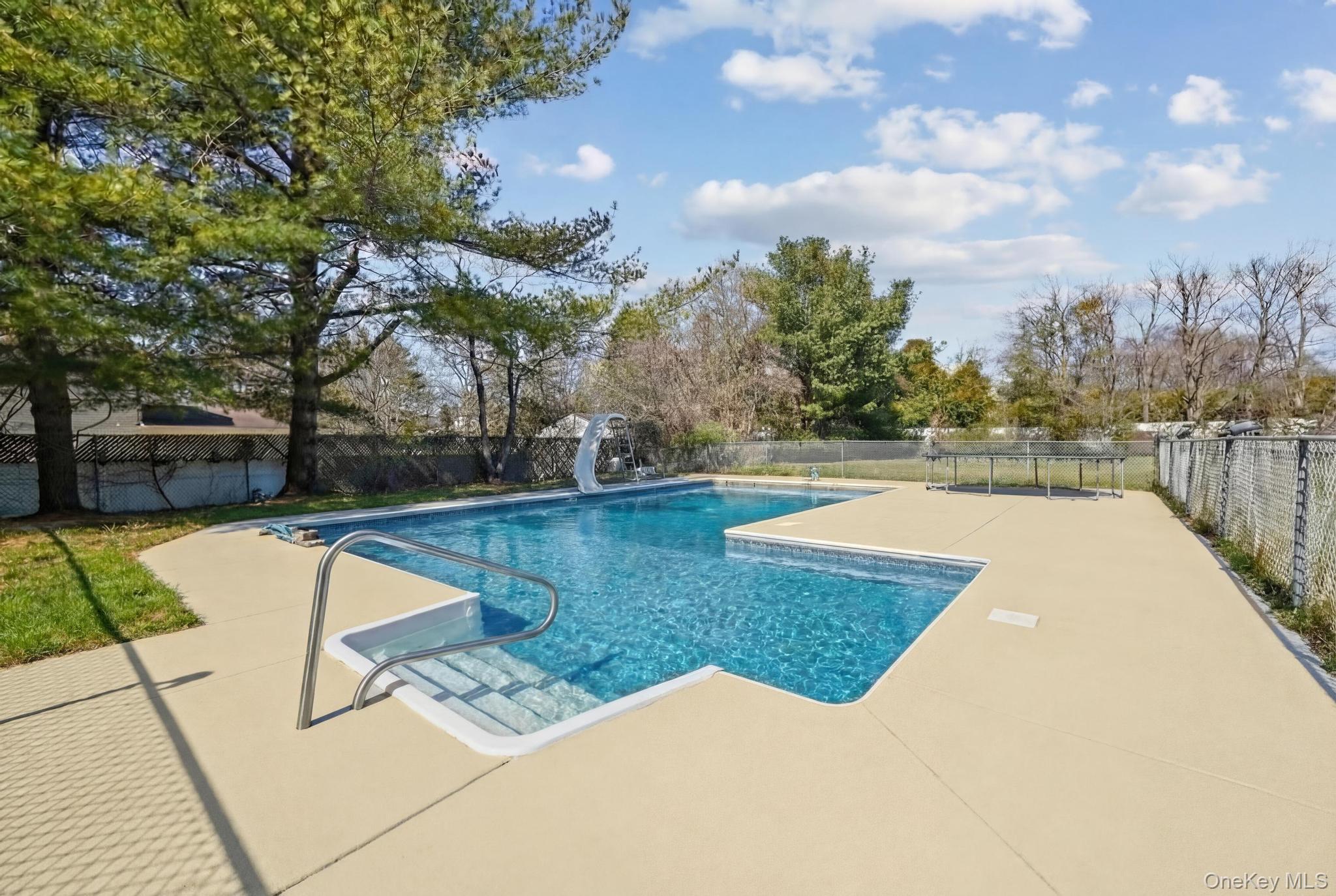 479 Half Hollow Road Dix Hills, NY 11746 - Photo 25 of 32