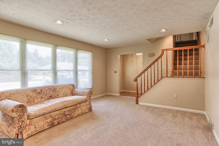 1705 Appletree Road Harrisburg, PA 17110 - Photo 4 of 25 Gallery Image 4