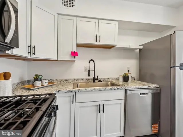 $1,800 | 4410 Oglethorpe Street, Unit 105, Hyattsville, MD 20781