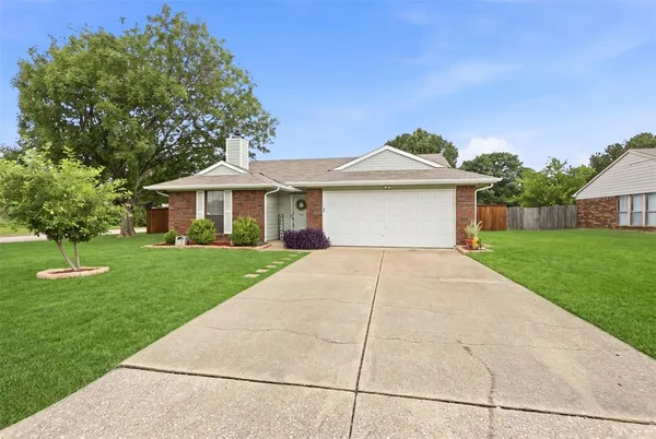 $325,000 | 3612 Glenview Drive, Corinth, TX 76210