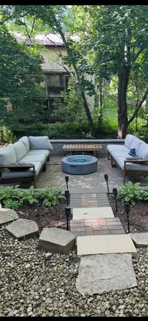 $408,000 | 32 White Oak Circle, St. Charles, IL 60174