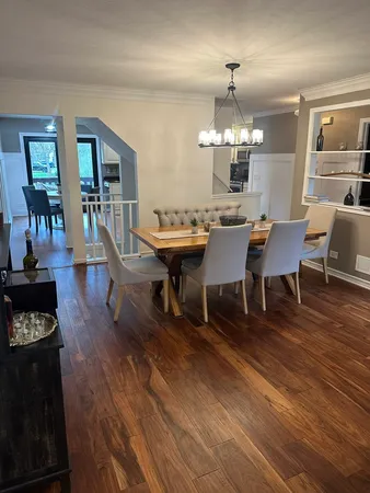 $408,000 | 32 White Oak Circle, St. Charles, IL 60174