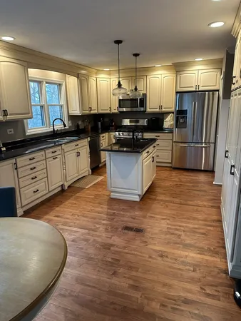 $408,000 | 32 White Oak Circle, St. Charles, IL 60174
