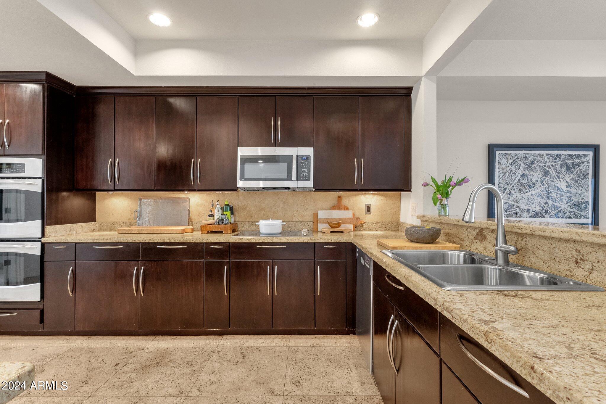 7700 East Gainey Ranch Road, Unit 146 Scottsdale, AZ 85258 - Photo 7 of 36 Kitchen