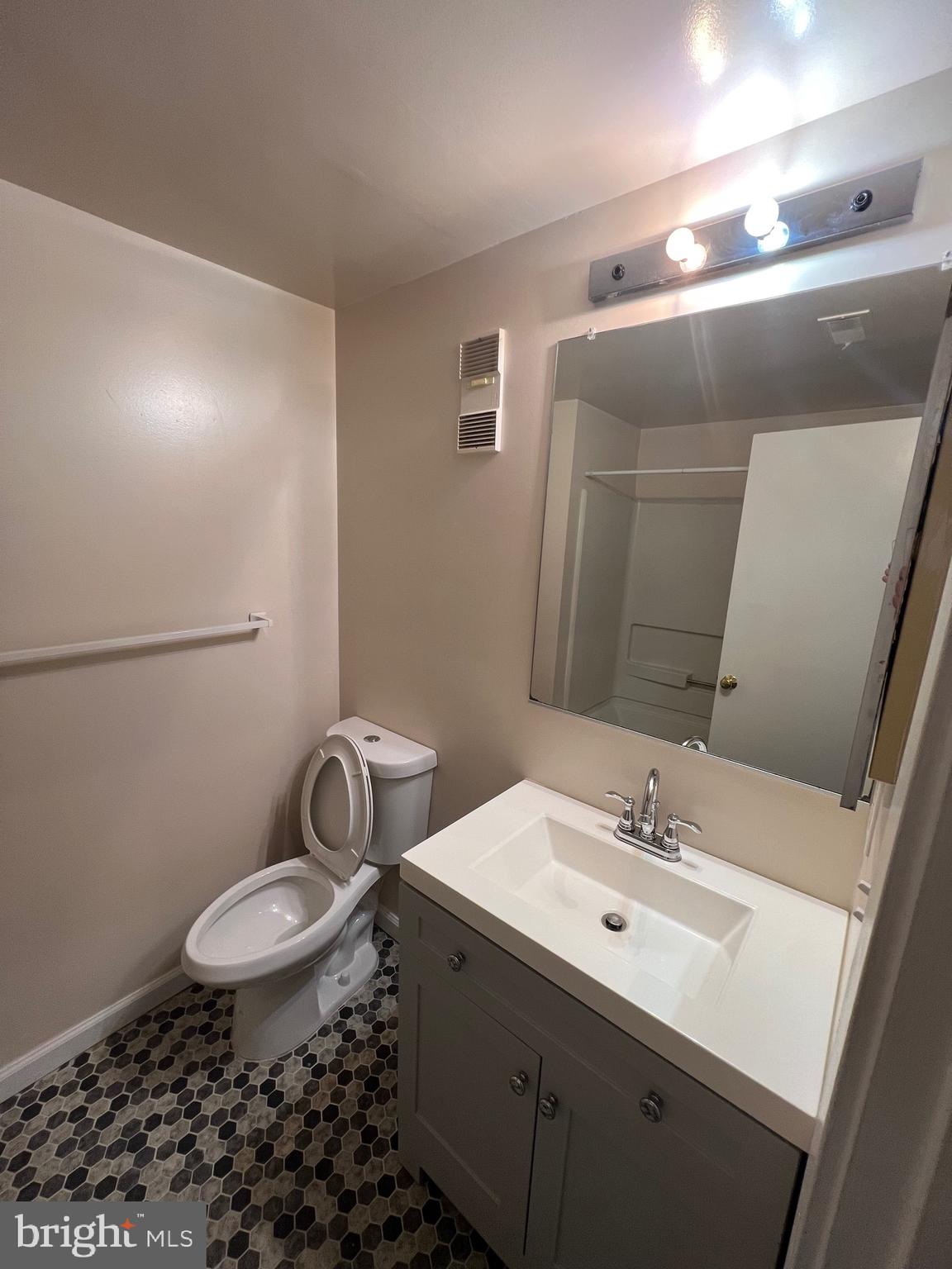 3 Andrew Place, Unit R98 Baltimore, MD 21201 - Photo 13 of 16