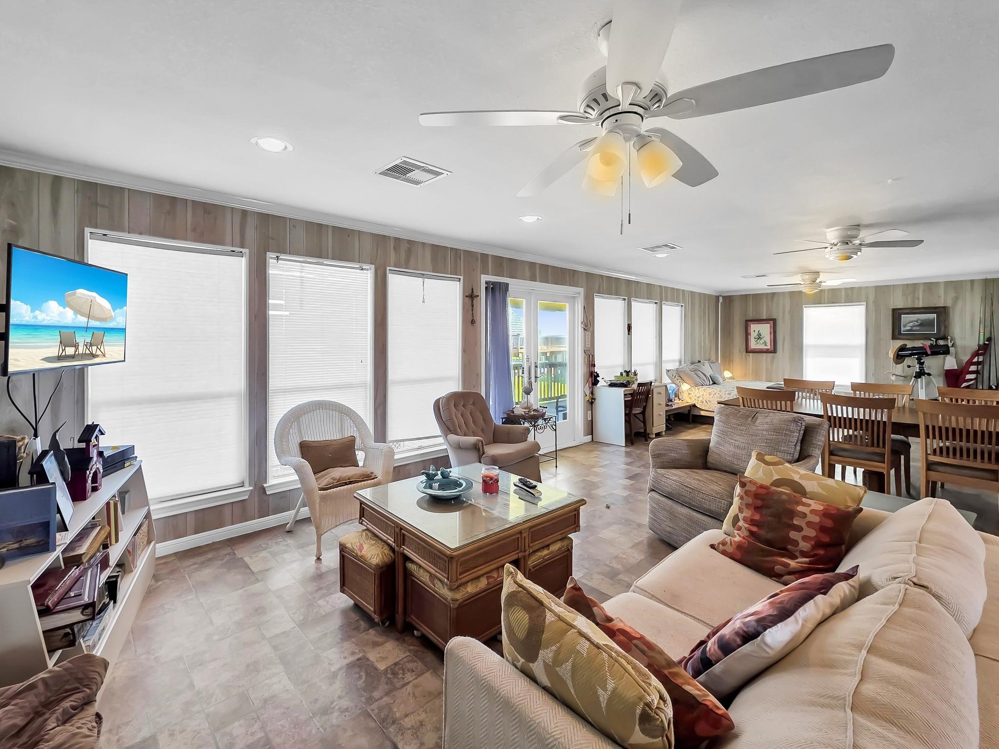 2006 Idyle View Crystal Beach, TX 77650 - Photo 11 of 32