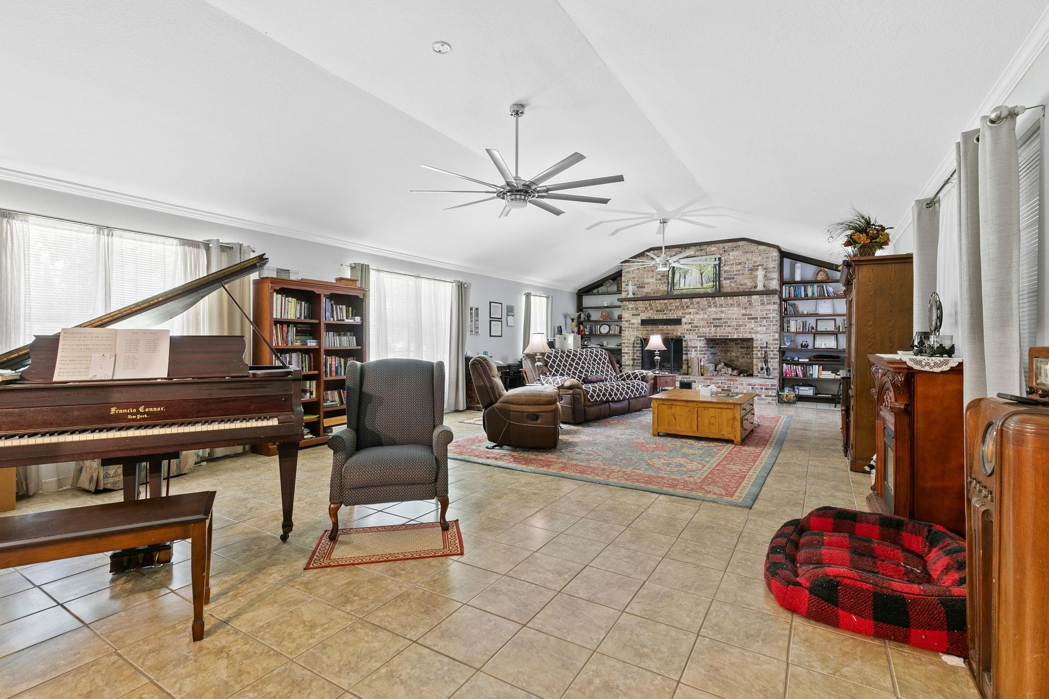 13017 5th Street Lillian, AL 36549 - Photo 4 of 58 LivingRoom