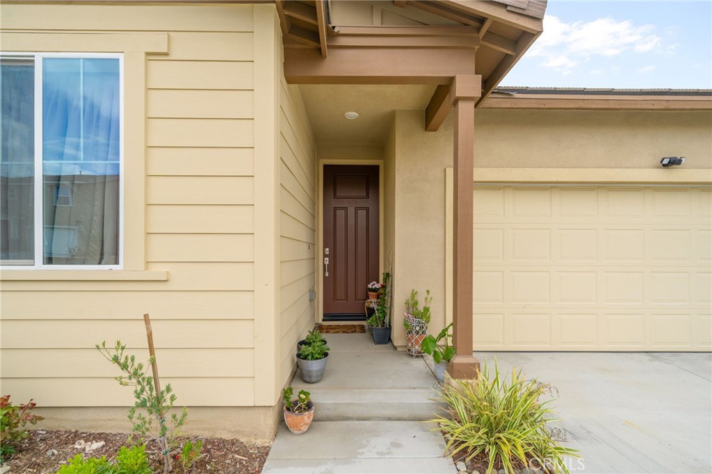 380 Havasu Way Rialto, CA 92377 - Photo 5 of 52