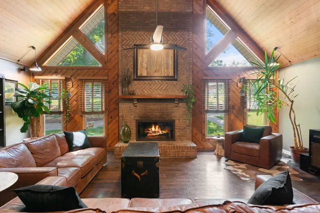 $609,500 | 1015 Red Oak Drive, Greenbrier, TN 37073